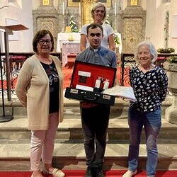 Hermine Neubauer, Veronika Schriebl, Silvia Bracic (Sozialkreis Tobelbad) mit Diakon Andrei Marcelin Bolog