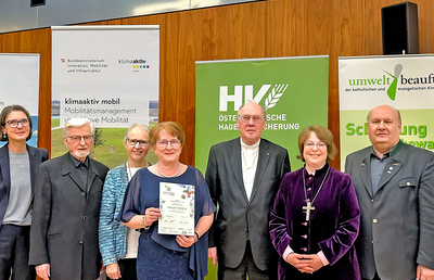 Die Pfarre Dechantskirchen wurde für ihren seit 25 Jahren bestehenden pastoralen Schwerpunkt 'Ökologie und Nachhaltigkeit' beim kirchlichen Umweltpreis in der Kategorie 'Biodiversität' ausgezeichnet.